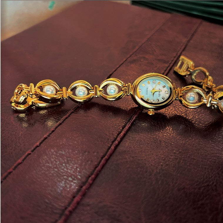 Mid-ancient Light Imitation Pearl Watch