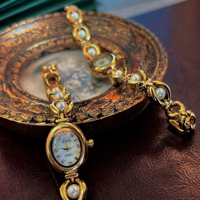 Mid-ancient Light Imitation Pearl Watch