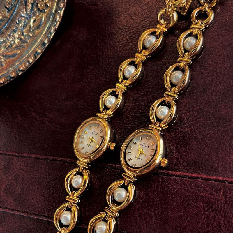 Mid-ancient Light Imitation Pearl Watch