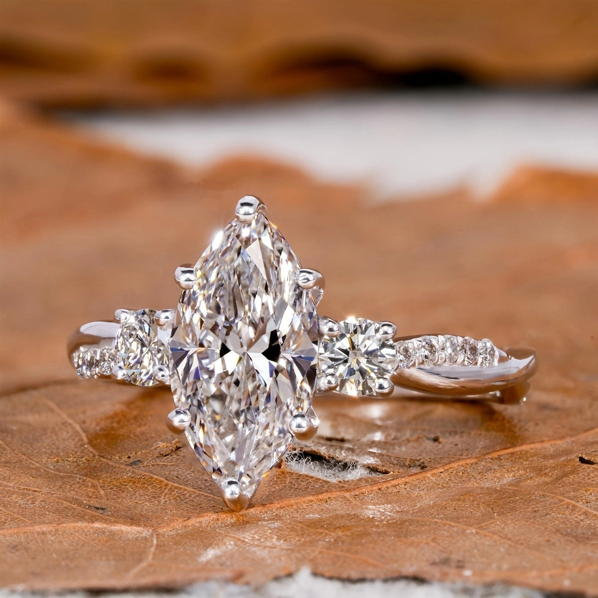 Elegant Horse Eye Zircon Ring