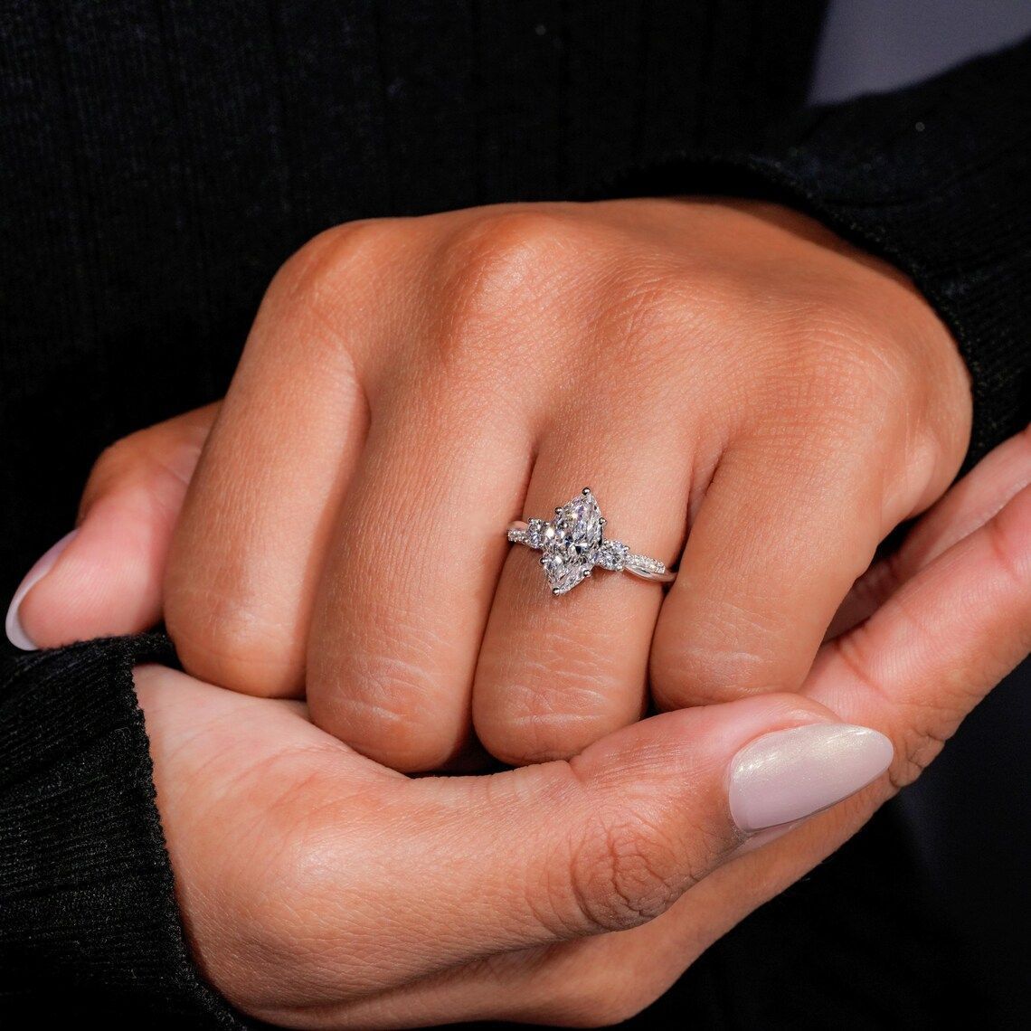 Elegant Horse Eye Zircon Ring