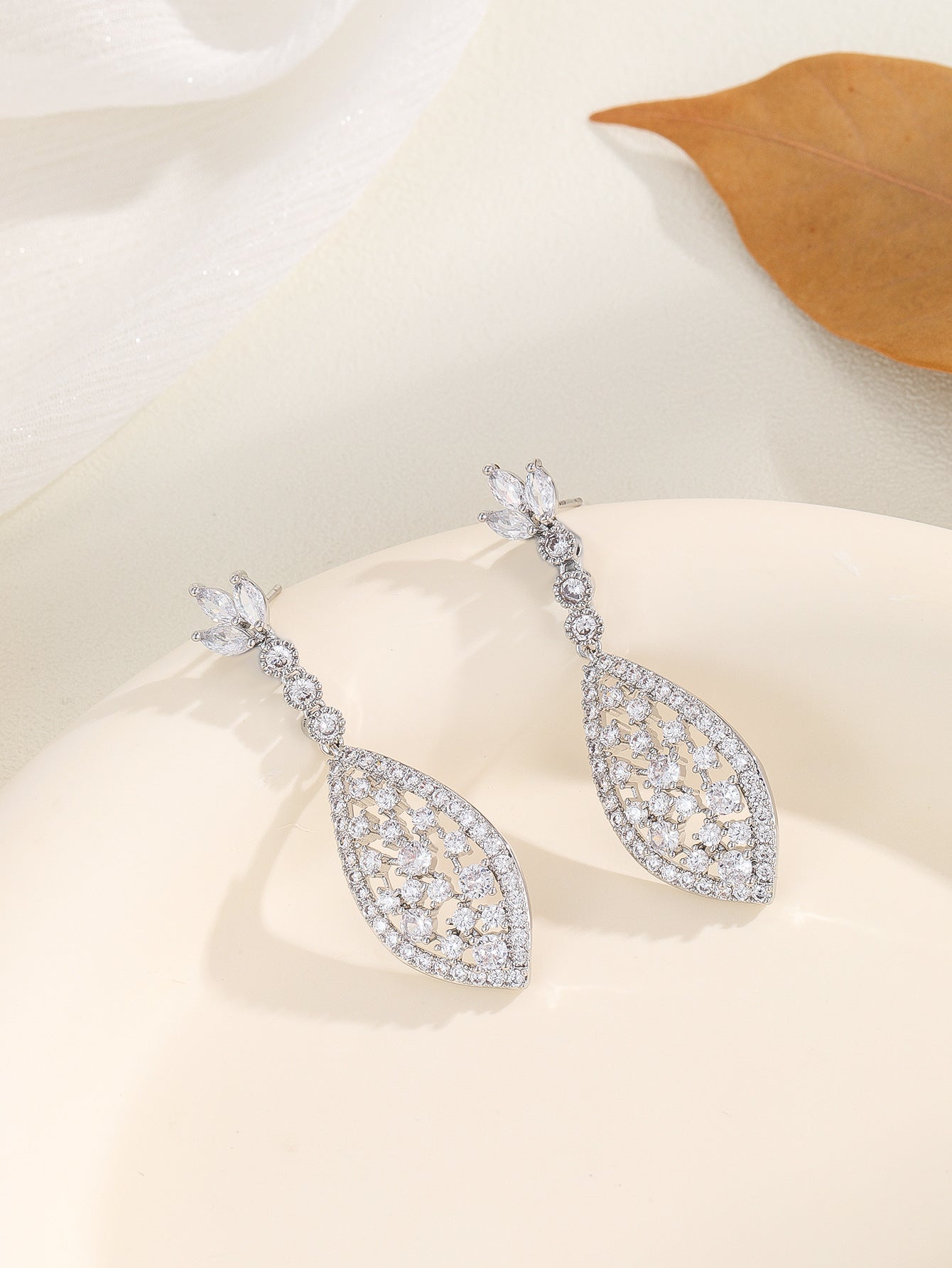 Hollowed Zircon Earrings