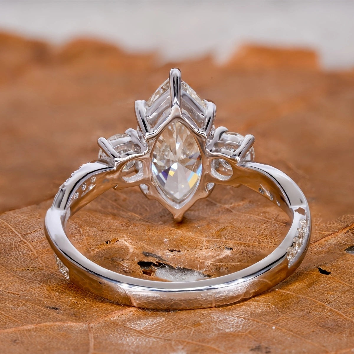 Elegant Horse Eye Zircon Ring