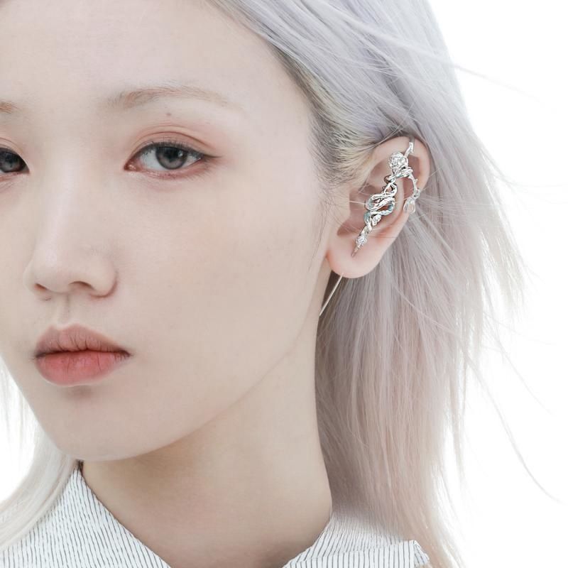 Exaggerated Ice-sealed Snake Ji Piercing Earrings