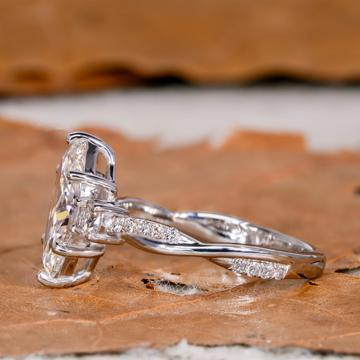 Elegant Horse Eye Zircon Ring