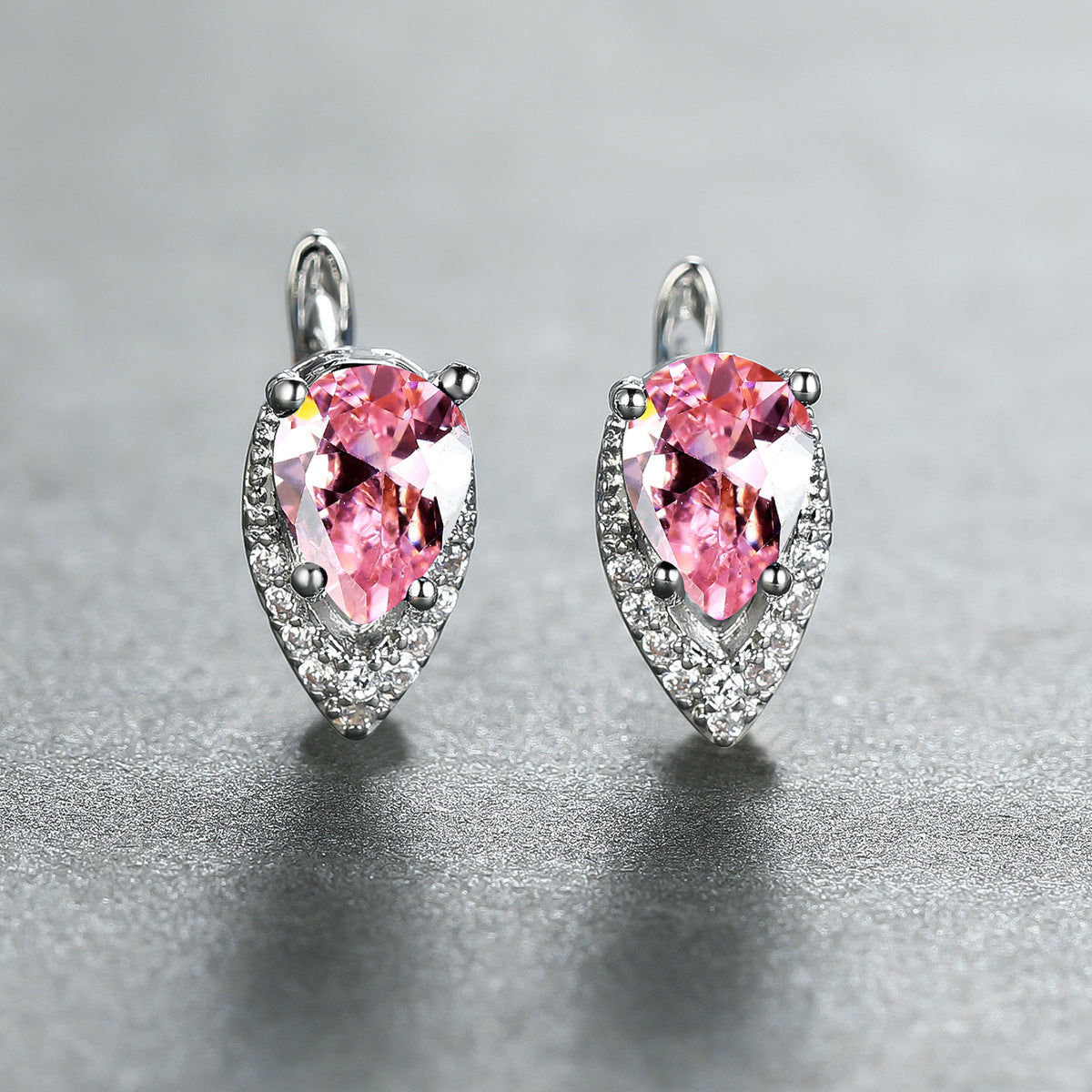 Four-claw Lvzuan V-shaped Earrings
