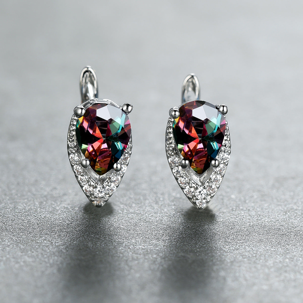 Four-claw Lvzuan V-shaped Earrings
