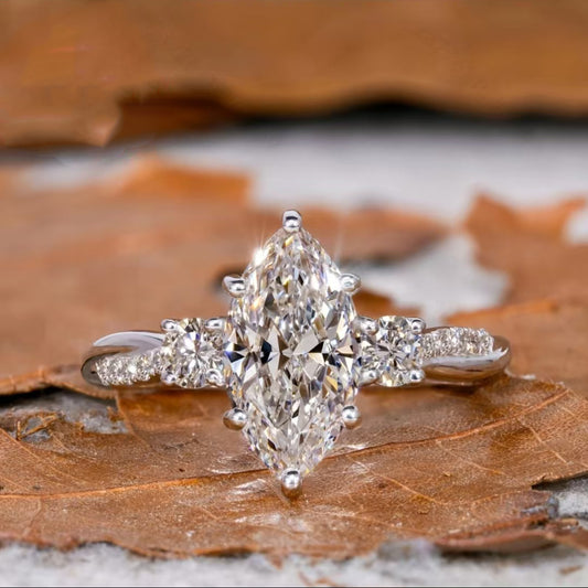 Elegant Horse Eye Zircon Ring