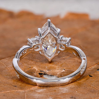 Elegant Horse Eye Zircon Ring