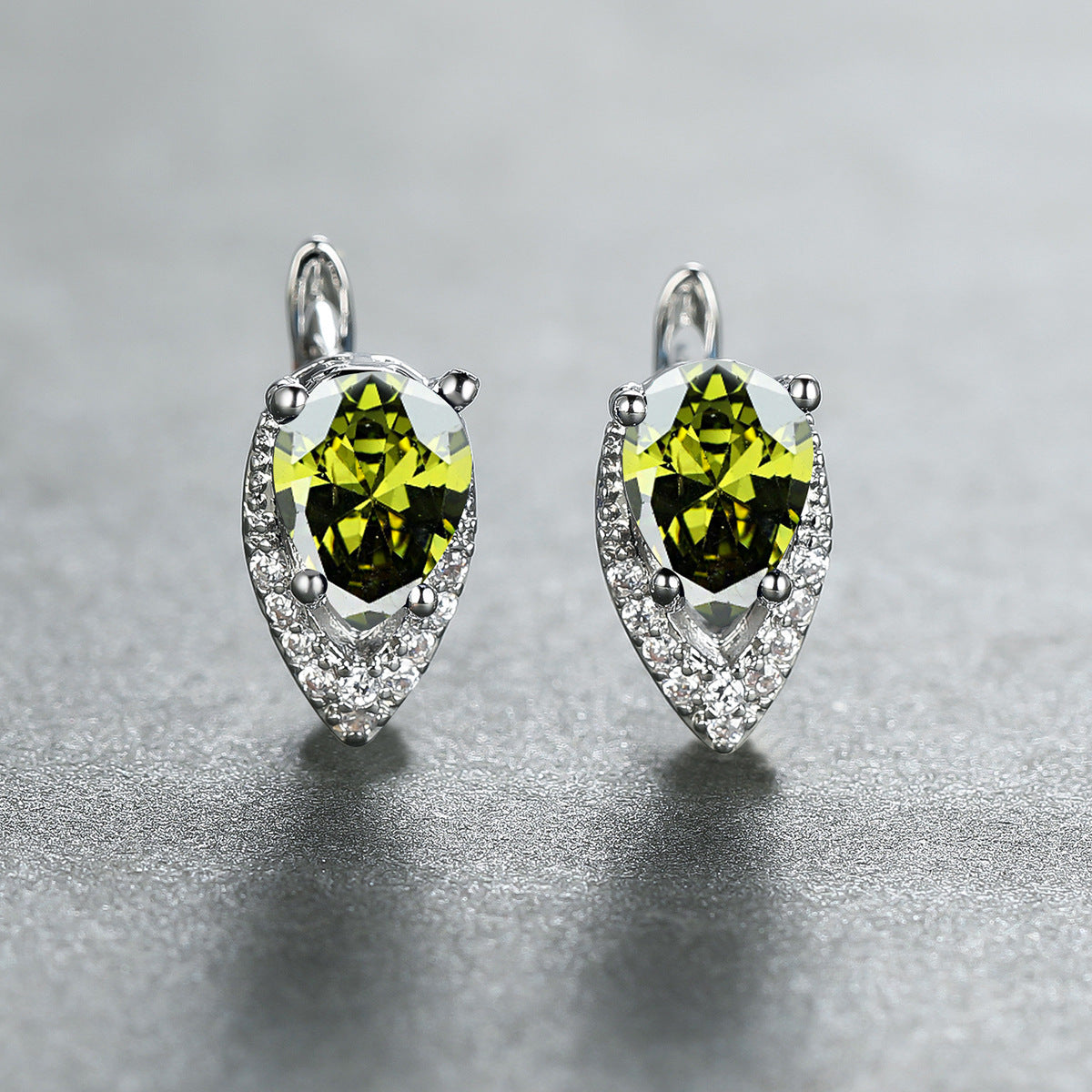 Four-claw Lvzuan V-shaped Earrings