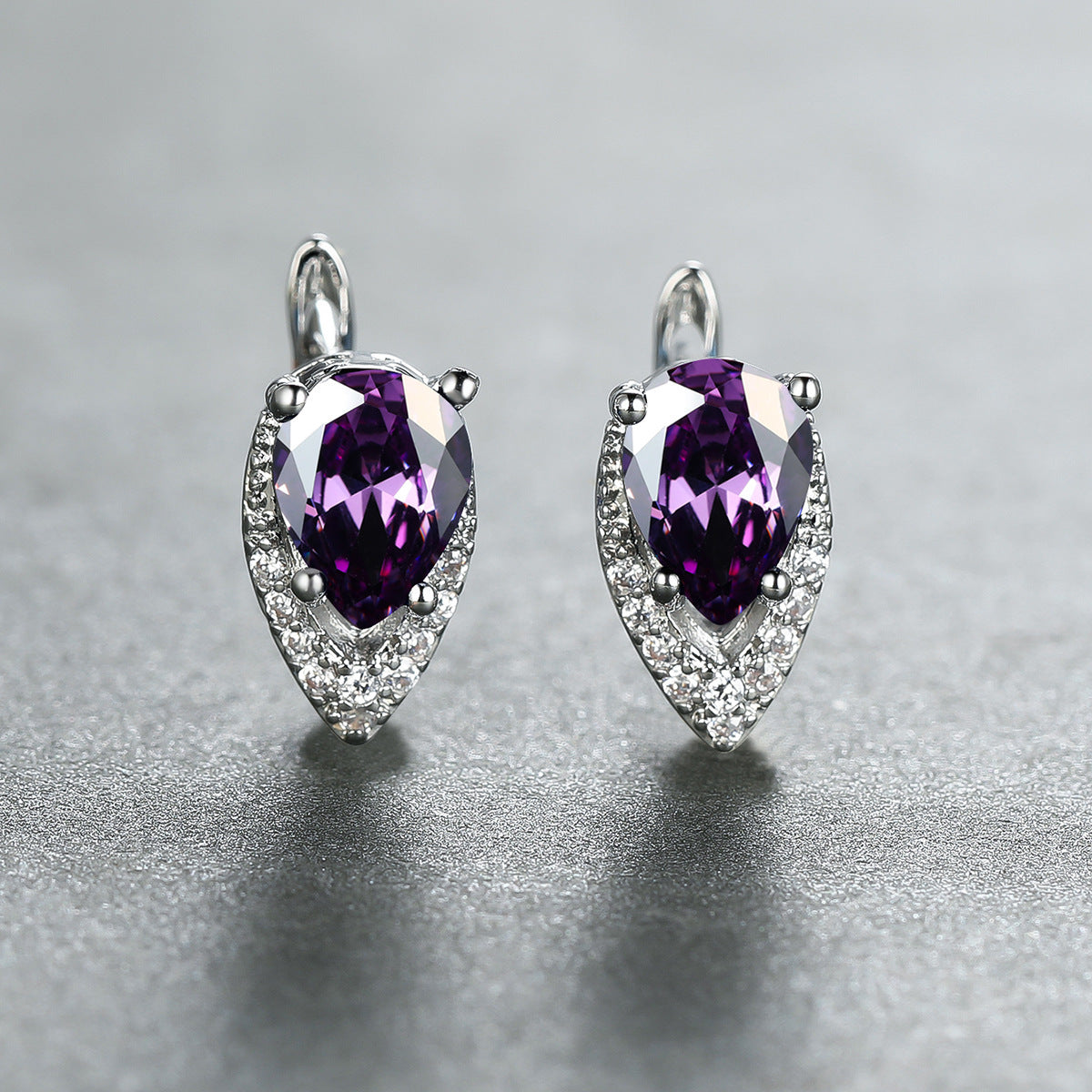 Four-claw Lvzuan V-shaped Earrings