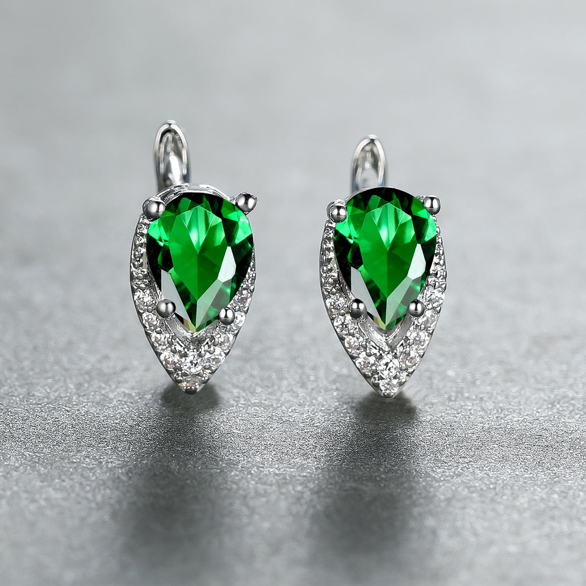 Four-claw Lvzuan V-shaped Earrings